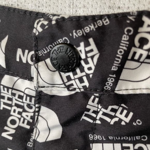 The‎ North Face Boys L 14/16 High Class V Board Shorts Black White All Over Logo - Picture 4 of 8